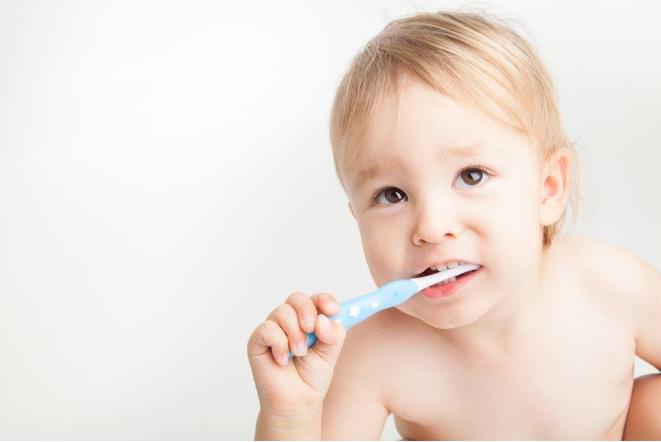 幼儿刷牙