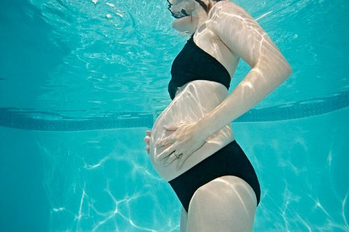 孕妇游泳