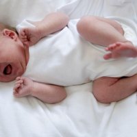 宝宝频繁夜哭睡不踏实？有可能是这种情况！
