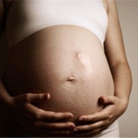 临产前胎动频繁可能是胎儿宫内缺氧，孕妈不注意有危险！