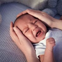 【家家母婴】宝宝睡觉总是“一惊一乍”？原来是这个原因！