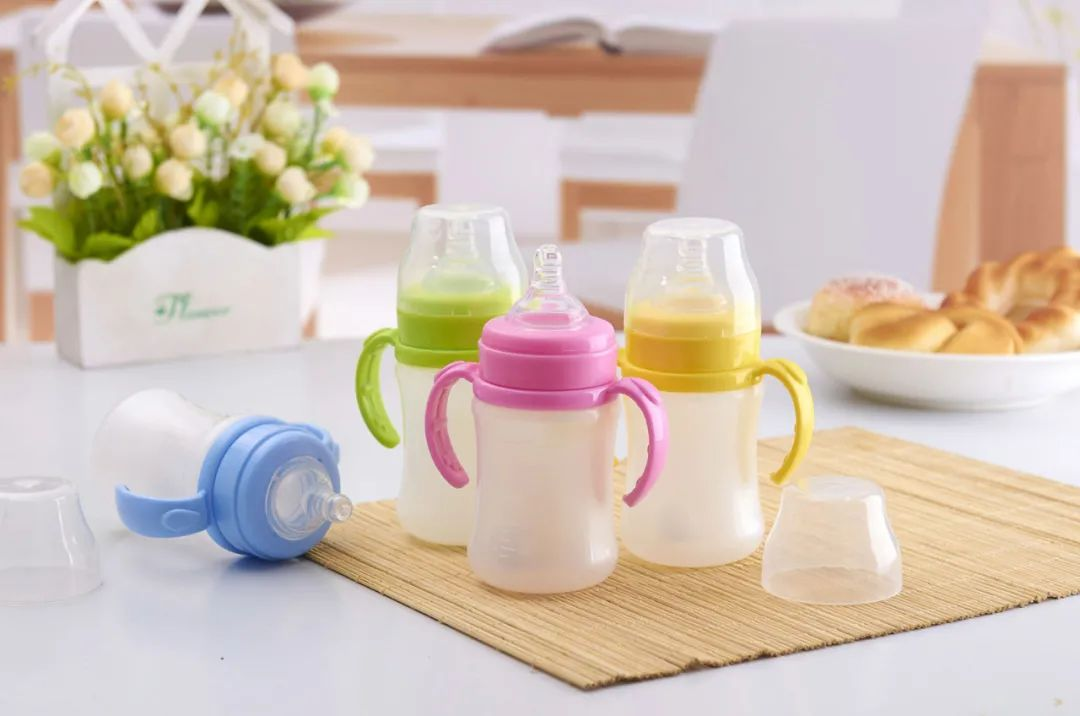 【家家母婴】给宝宝挑个好奶瓶？准备几个合适？关键要看这几点