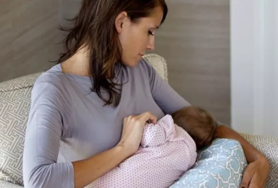 【家家母婴】母乳喂养必经的坎儿，这8个经验你一定用得上！