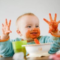 【家家母婴】给宝宝喂饭的这些错误行为，月嫂育婴师帮你纠正！