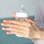 【家家母婴】这样冲奶粉，再好的奶粉也会给宝宝健康带来危害！